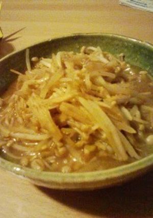 A picture of Macrobiotic Bean Sprouts and Enoki Mushroom Kimpira.