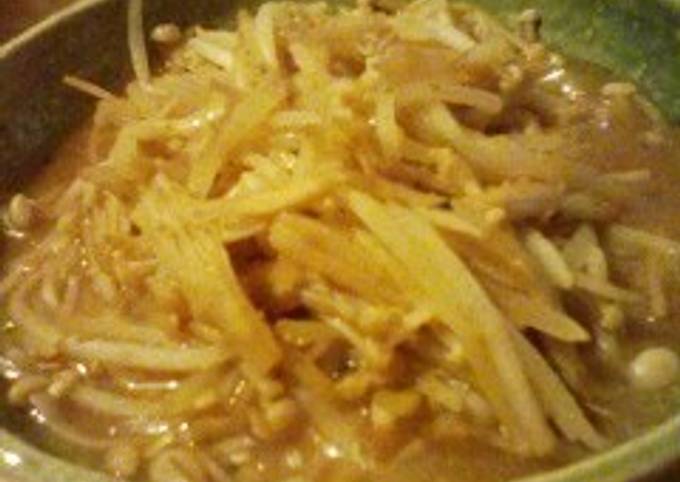 Recipe of Favorite Macrobiotic Bean Sprouts and Enoki Mushroom Kimpira