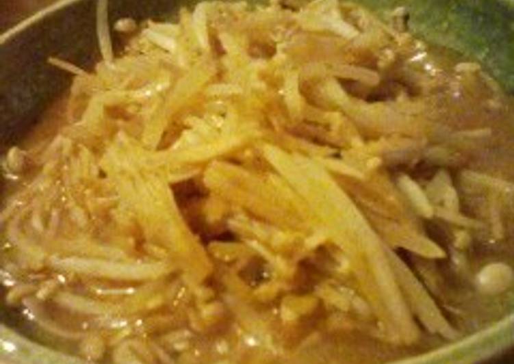 Recipe of Super Quick Macrobiotic Bean Sprouts and Enoki Mushroom Kimpira
