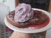 Una foto de helado de crema de coco