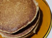 Una foto de pancakes de avena sin huevo