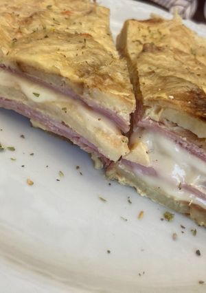 Rakott sajtos, sonkás krumpli recept fotója