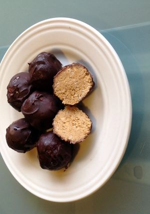 A picture of Chocolate PB Balls.