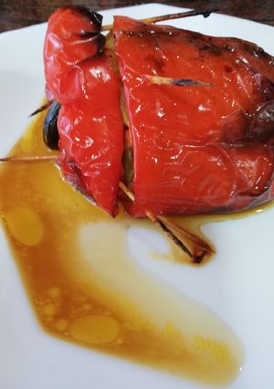 Una foto de Pimientos rojos, rellenos de verdura