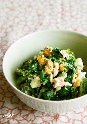 A picture of Broccolini and Egg Dressed in Tuna-Mayonnaise.