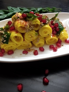 ખાંડવી (કુકર માં) (Khandvi recipe in gujarati) રેસીપી મુખ્ય ફોટો