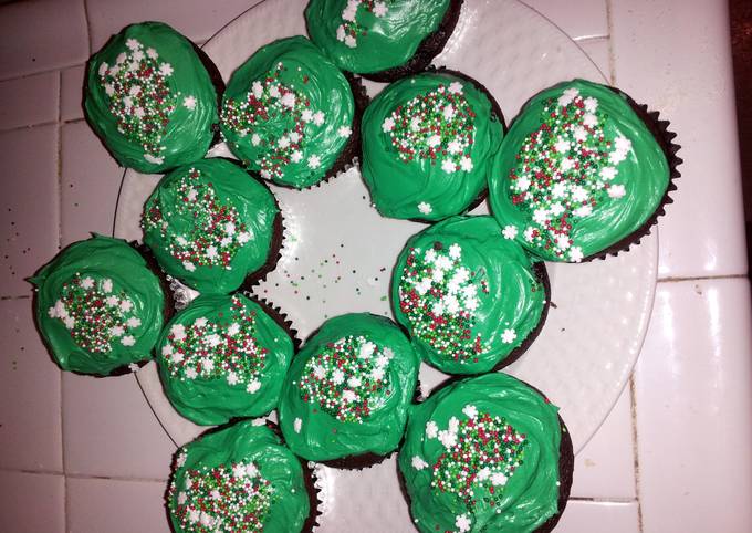 Chocolate Christmas Cupcakes