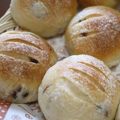 A picture of Sugar Raisin Rolls (Made with a Bread Maker).