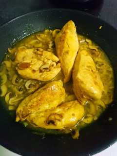 Una foto de Pollo en salsa