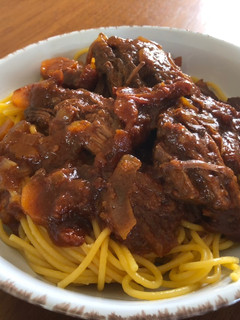 A picture of Μοσχαράκι στο slow cooker.