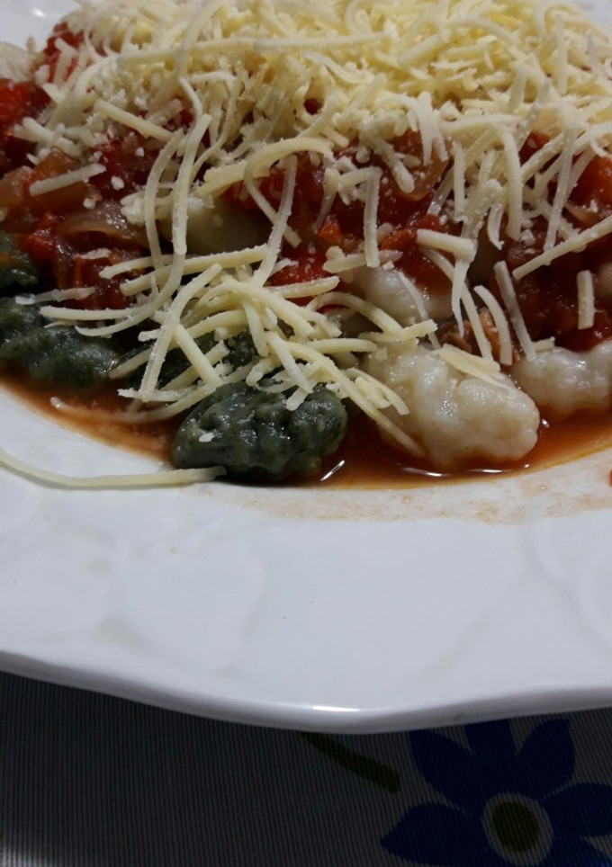 Una foto de Ñoquis de papa con salsa de tomate