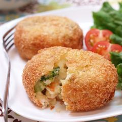 A picture of Shrimp and Broccoli Tartare Style Croquettes.