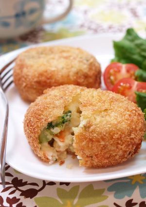 A picture of Shrimp and Broccoli Tartare Style Croquettes.