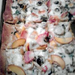A picture of Desray's peach pizza.