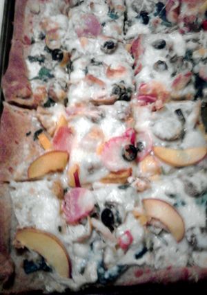 A picture of Desray's peach pizza.