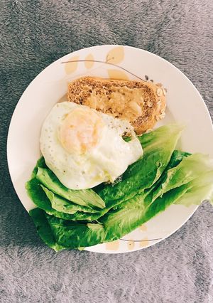 Hình của món Bánh mì đen ốp la.