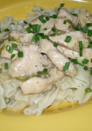Una foto de Pasta con Pollo en Salsa Blanca