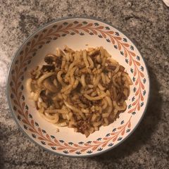 A picture of Udon with ground beef and mushroom.