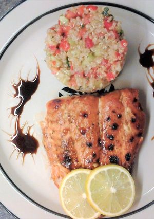 Φωτογραφία της συνταγής Σολομός με σάλτσα teriyaki και σαλάτα με κινόα