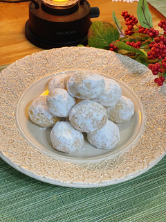 Gambar Easy 10 mins preparation! Japanese version of “Biskut Arab” which is called “Snowball Cookies”⛄️🇯🇵