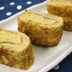 A picture of Tamagoyaki Omelettes with Gochujang and Mayonnaise - For Bentos.