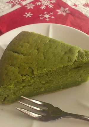 A picture of No Butter Matcha Cake with Tofu and Cream.