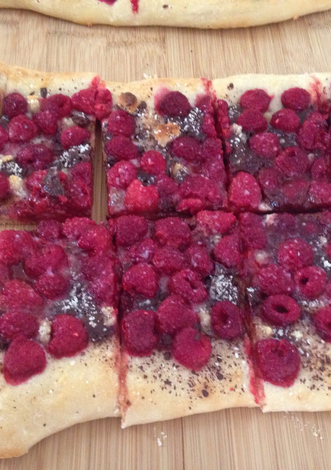 A picture of Raspberry and Chocolate Pizza.