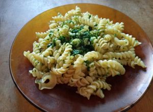 Una foto de Fideos con pesto😋