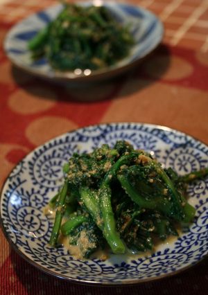 A picture of 5-Minute Chrysanthemum Greens with Sesame Seeds.
