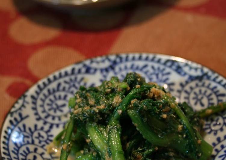 Steps to Make Quick 5-Minute Chrysanthemum Greens with Sesame Seeds