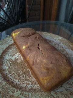 Una foto de Budín marmolado de limón sin tacc