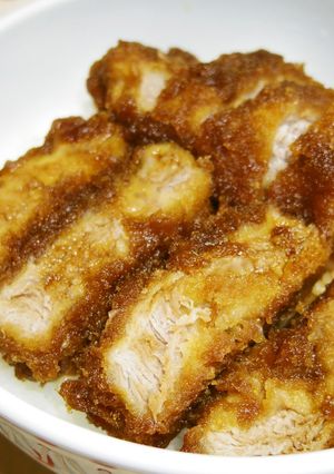 A picture of Katsu Rice Bowl with Japanese Worcestershire-style Sauce.