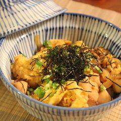 A picture of Easy Fluffy and Soft Oyako Don (Chicken and Egg Rice Bowl).