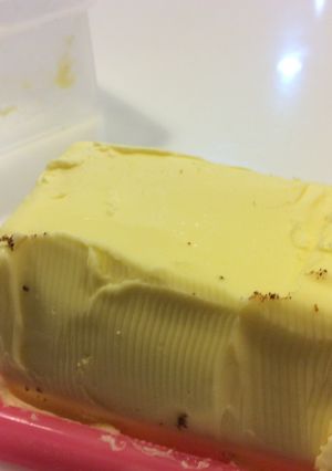 A picture of TIP : Clean Hands with Butter.