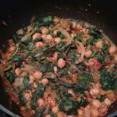 A picture of Chickpeas with Spinach/Revithia me Spanaki.