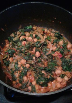 A picture of Chickpeas with Spinach/Revithia me Spanaki.