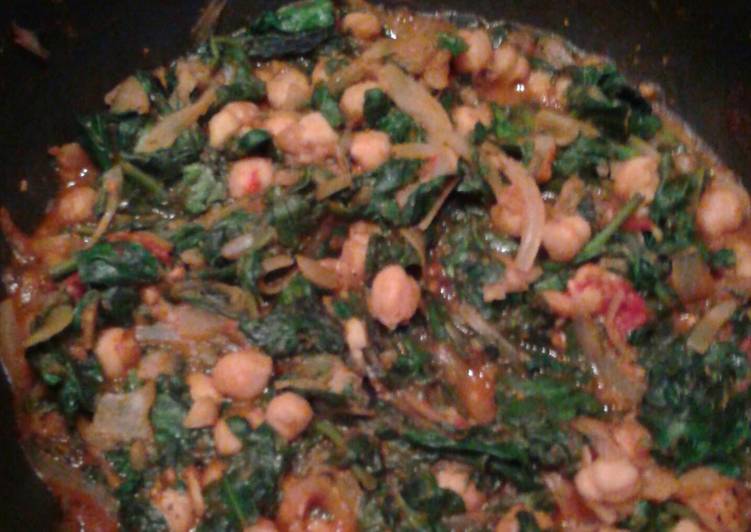 Simple Way to Prepare Quick Chickpeas with Spinach/Revithia me Spanaki