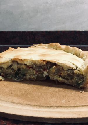Una foto de Tarta de berenjenas, zucchini y morrón rojo 💜✨