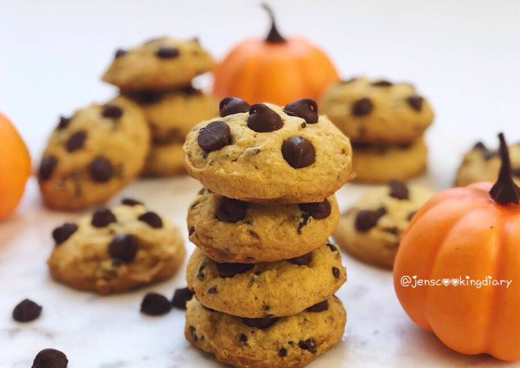 pumpkin chocolate chips cookies recipe main photo