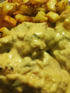 Una foto de Pollo al verdeo con papas al horno
