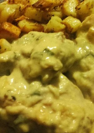 Una foto de Pollo al verdeo con papas al horno