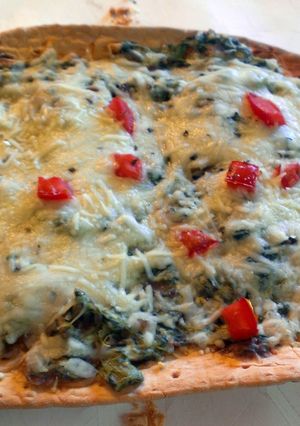 A picture of Baked Spinach florentine flatbread.
