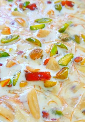 A picture of Sheer khurma.