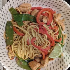 A picture of Butter chicken and Vegetable Noodles.