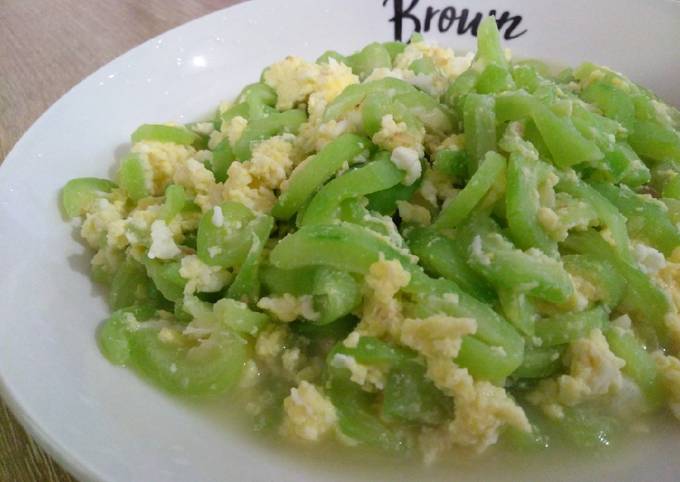 丝瓜炒蛋 Stir-fried Luffa with Egg