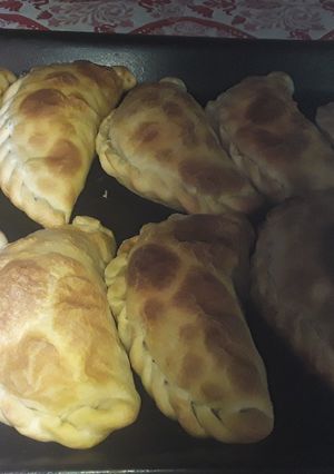 Una foto de Empanadas a mi manera de pollo capreses 😁😛
