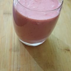 A picture of Strawberry banana smoothie.