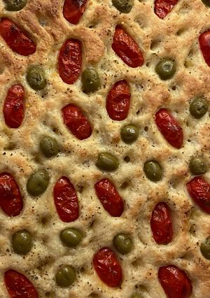 Foto di Focaccia con pomodorini e olive