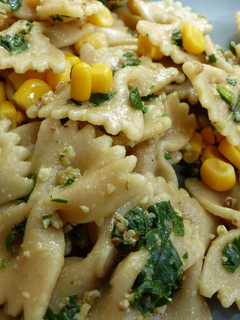 Una foto de Pasta con acelgas y nueces