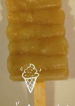 Una foto de Paletas plátano con leche y vainilla